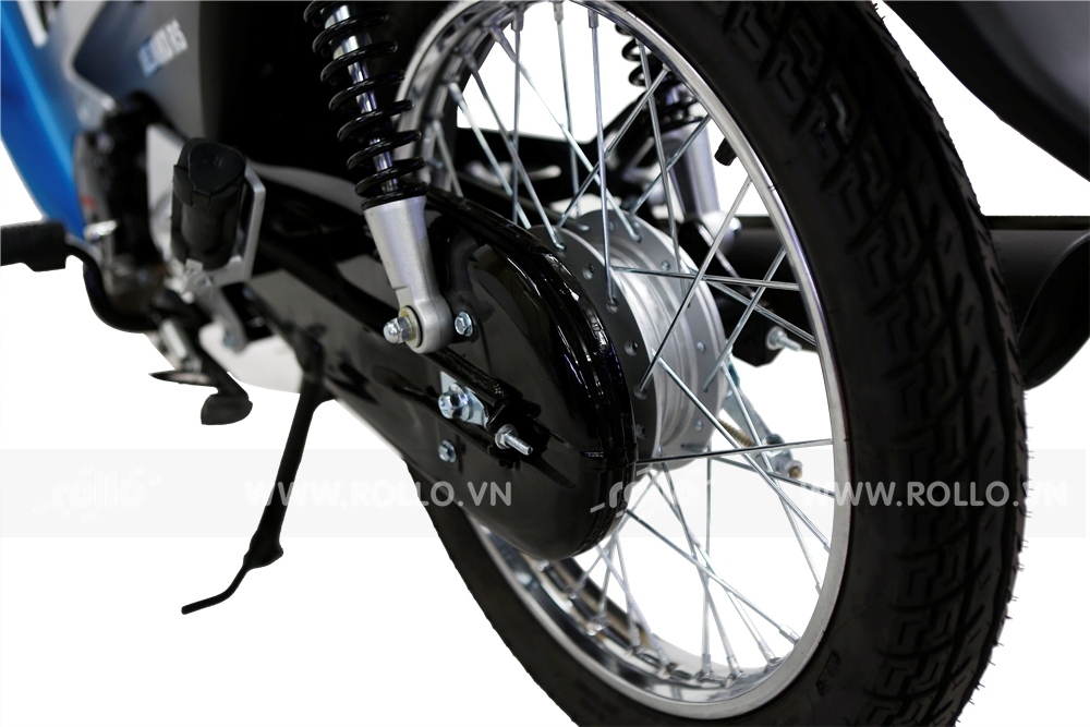 Vành nan hoa 17 inch giúp xe bám đường tốt