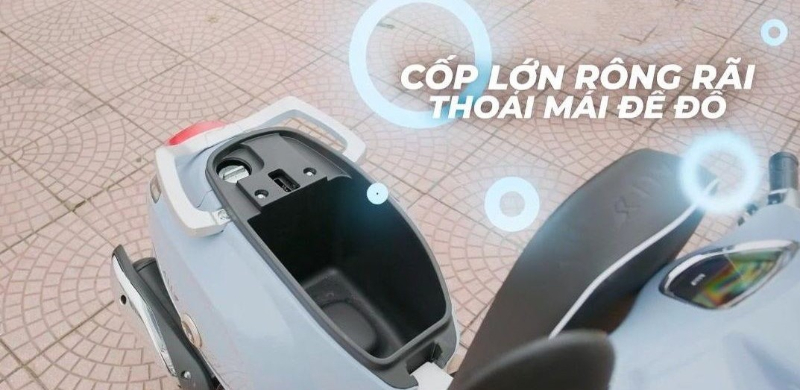 Xe được thiết kế cốp chứa đồ rộng rãi, thoải mái để đồ cá nhân