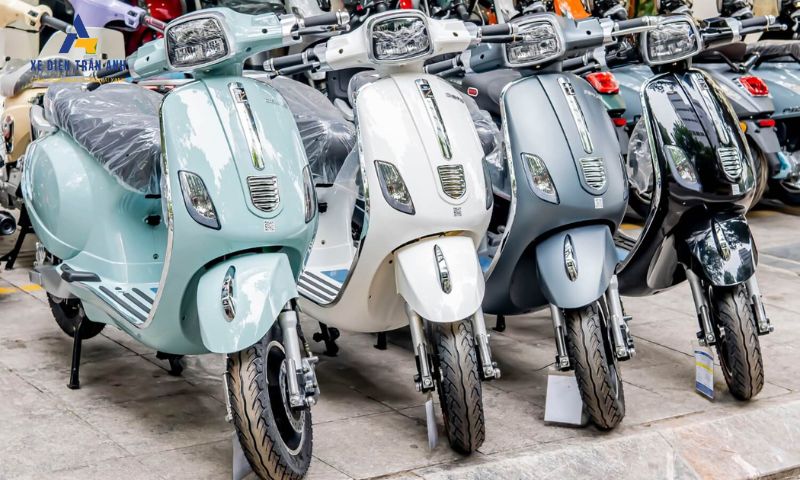 Xe máy điện Dibao Pansy SQ2 kết hợp giữa vẻ đẹp cổ điển và phong cách hiện đại trẻ trung.